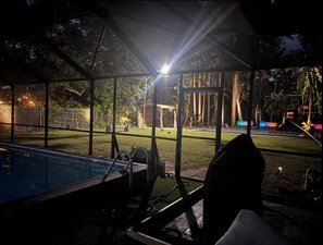 Outdoor spa tub - Miami Private Tropical Oasis (North Miami Beach)