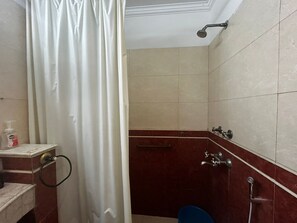 Bathroom - The Hideout GK (New Delhi)