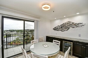 Dining - Ocean View 2 BR Condo: Myrtle Beach Resort B0546 (Myrtle Beach)