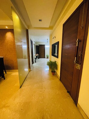 Interior - Fortune Home Service Apartment 4BHK J191 (New Delhi)