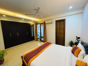 Apartment, City View - Fortune Home Service Apartment 4BHK J191 (New Delhi)