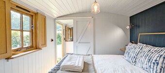 Deer Lodge - Rowlands Castle -  a lodge/cabin that sleeps 3 guests