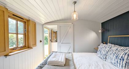 Deer Lodge - Rowlands Castle - a lodge/cabin that sleeps 3 guests