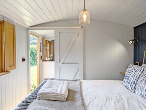 1 bedroom, bed sheets