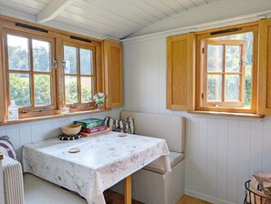 Interior - Deer Lodge - Rowlands Castle -  a lodge/cabin that sleeps 3 guests (Rowlands Castle)