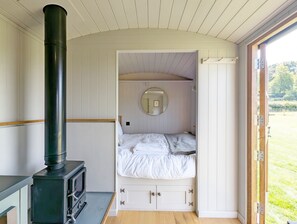 1 bedroom, WiFi, bed sheets - A lodge/cabin that sleeps 2 guests  in 1 bedroom (Rowlands Castle)