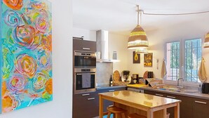 Kühlschrank, Mikrowelle, Ofen, Geschirrspüler