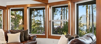 Tofino House-Close to town, Sauna, Rainforest!