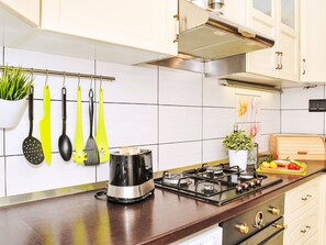 Kühlschrank, Ofen, Geschirrspüler, Kochgeschirr/Geschirr/Besteck