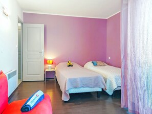 2 Schlafzimmer, Schreibtisch, Internetzugang