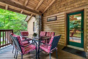 Cabin, 2 Bedrooms | Outdoor dining - Bearly Rustic 2 Bedroom Cabin (Sevierville)
