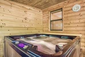Cabin, 2 Bedrooms | Interior - Bearly Rustic 2 Bedroom Cabin (Sevierville)