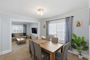 Duplex, 2 Bedrooms | Dining - Niagara Adventure Basecamp Walk To The Falls 2 Bedroom Duplex (Niagara Falls)