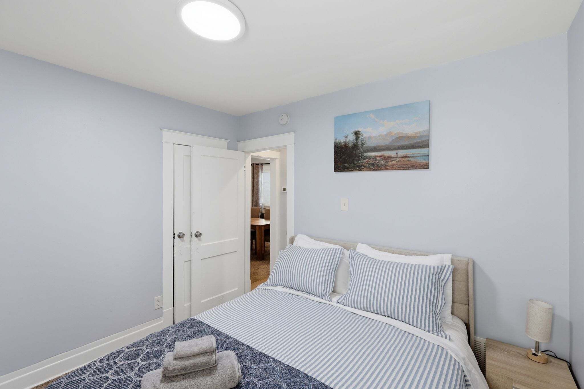 2 bedrooms, iron/ironing board, free WiFi
