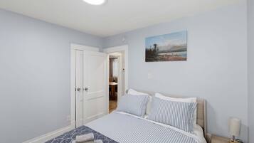 2 bedrooms, iron/ironing board, free WiFi