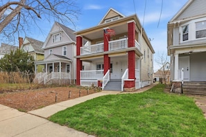 Duplex, 2 Bedrooms | Exterior - Niagara Adventure Basecamp Walk To The Falls 2 Bedroom Duplex (Niagara Falls)