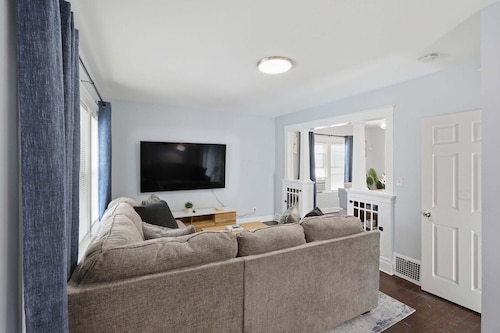 Modern Niagara Loft With Private Sunset Balcony 2 Bedroom Duplex