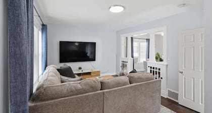 Modern Niagara Loft With Private Sunset Balcony 2 Bedroom Duplex