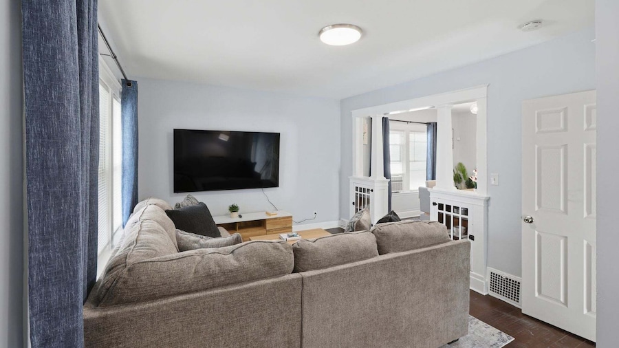 Modern Niagara Loft With Private Sunset Balcony 2 Bedroom Duplex