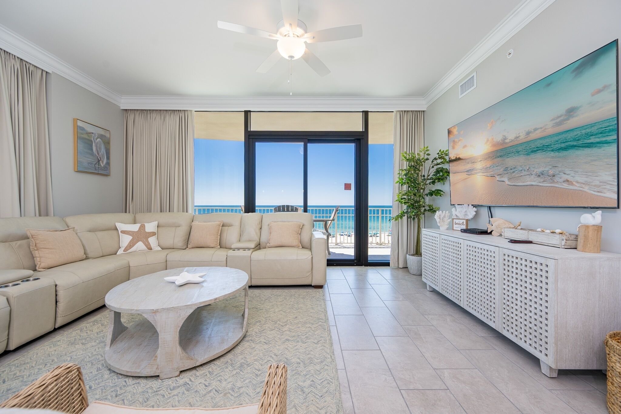 Condo, 4 habitaciones | Área de sala de estar