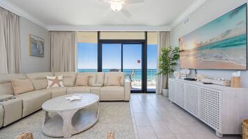 Condo, 4 habitaciones | Área de sala de estar