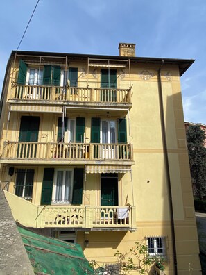 Exterior - Bright apartment within walking distance of beach, station and downtown (Levanto)
