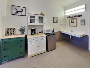 Interior - Wild Horses Cabinette: Studio + Mountain Views! (Alto)