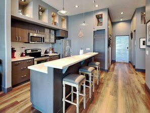 Fridge, microwave, oven, stovetop - Ocean Grove PH 1101 | Stunning Penthouse & Gulf Views! (Galveston)