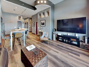 Smart TV - Ocean Grove PH 1101 | Stunning Penthouse & Gulf Views! (Galveston)