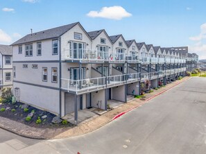 Exterior - Eazy Breezy: Ocean Views, Dog-Friendly Rockaway Beach Townhome for 8 (Rockaway Beach)