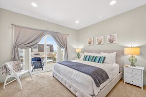 2 bedrooms, iron/ironing board, free WiFi, bed sheets - Eazy Breezy: Ocean Views, Dog-Friendly Rockaway Beach Townhome for 8 (Rockaway Beach)