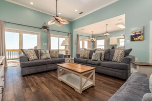 TV - Beachfront Escape with Views, Deck and Easy Access (Dauphin Island)