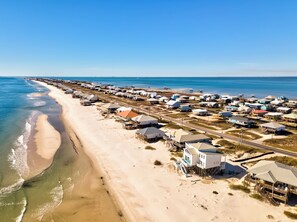 On the beach - Beachfront Escape with Views, Deck and Easy Access (Dauphin Island)