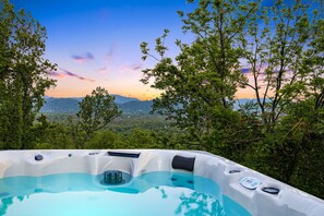Outdoor spa tub - Views in the Blues: 3-Story Asheville Log Cabin with Hot Tub & Fire Pit (Arden)