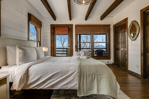 4 bedrooms, desk, iron/ironing board, free WiFi - Views in the Blues: 3-Story Asheville Log Cabin with Hot Tub & Fire Pit (Arden)
