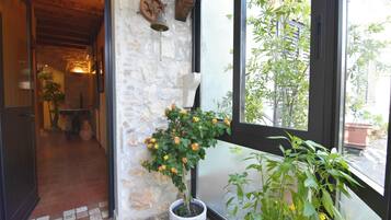 Apartment, 1 Bedroom, Patio, Garden View | Interior