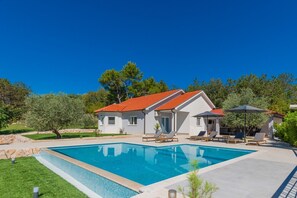 Pool - Villa Green Escape: Your Serene Family Getaway Awaits (Grubine)