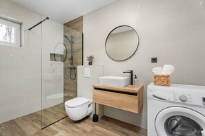 Hair dryer, towels - Villa Green Escape: Your Serene Family Getaway Awaits (Grubine)