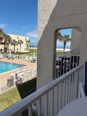 Property grounds - 2 BR/2.5 Bath Beach Condo in St. Augustine- walking distance to food & fun (St. Augustine)