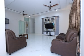 Living area - SBHS HOMESTAY-SREE ANJANADHRI (Tirupati)