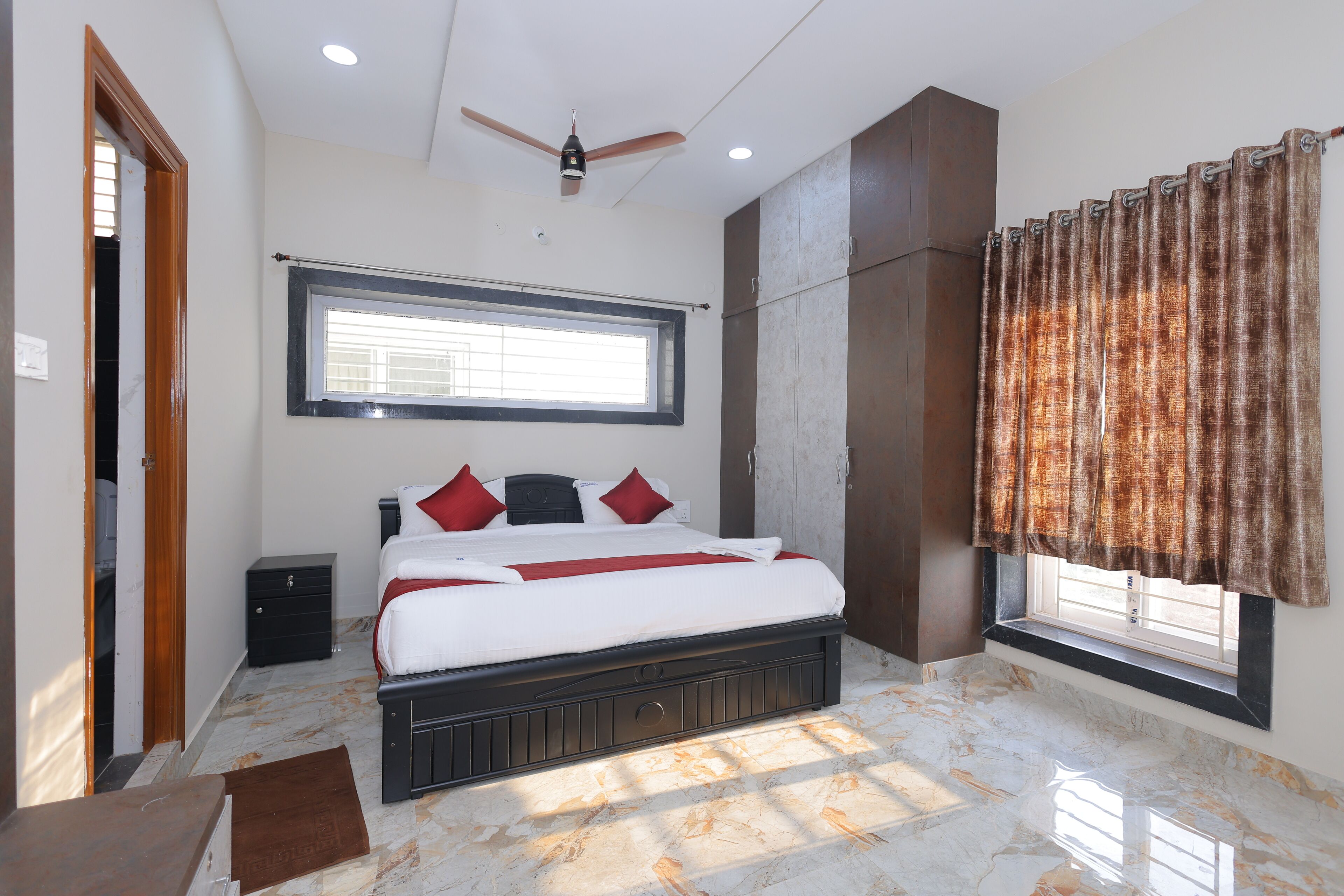 Luxury Apartment, Balcony, River View | Free WiFi