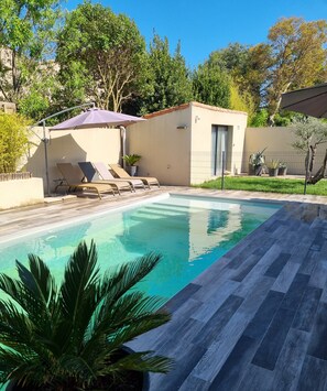Pool - Modern, air-conditioned house with private pool sleeps 6 (Entraigues-sur-la-Sorgue)