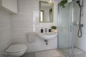 Shower, hair dryer, bidet, towels - Margo' By Case al Lago (Sirmione)