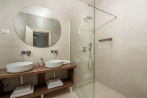 Towels - Villa Riata – The Modern Istrian Escape<br>Luxury villa for up to 8 guests with a private pool, set in a peaceful and green environment near Poreč. (Nova Vas)