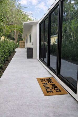 Exterior detail - Tiny Luxe Retreat (North Miami Beach)