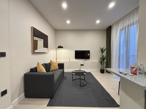 TV - Newly Built 2BR Residence in Central Şişli (Istanbul)
