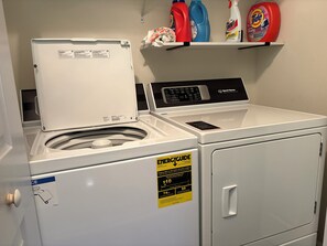 Interior - Property has fenced back yard, books, and games. New Bern, historic, beautiful. (New Bern)