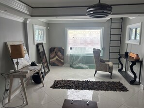 Interior - Spacious 5-bedroom house in enchanting Youngstown with AC (Youngstown)