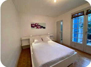 5 bedrooms, iron/ironing board, travel crib, free WiFi - In the village, house, garden, parking, walking distance to the beach (Guéthary)