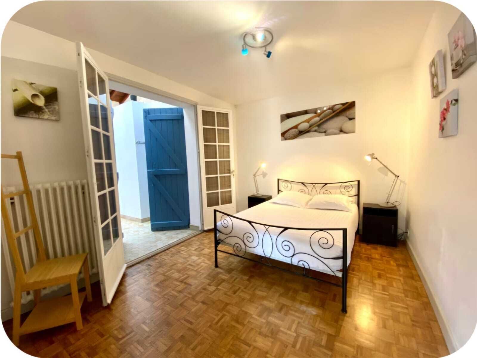 5 chambres, fer et planche à repasser, lit parapluie, Wi-Fi gratuit